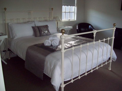 Calgary Accommodation & Killara Accommodation - Surfers Gold Coast 1