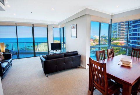 Pacific Views Resort - Surfers Gold Coast 10