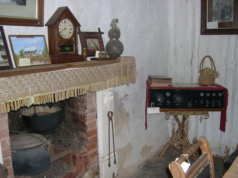 Early Settlers Cottage (Solly's Hut) - Surfers Gold Coast 1