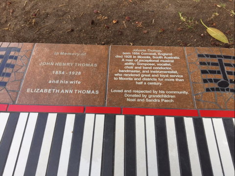 Piano Park Bench, Moonta - Surfers Gold Coast 1
