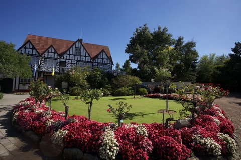 Cockington Green Gardens - Surfers Gold Coast 0