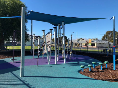 Lucindale - Surfers Gold Coast 0