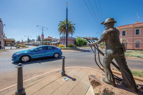 Miners Monument - Surfers Gold Coast 1