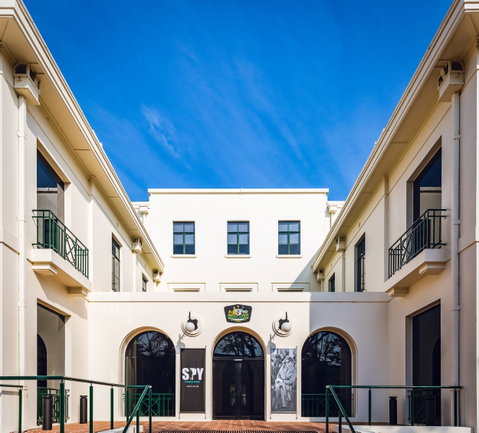 National Archives Of Australia - Surfers Gold Coast 0