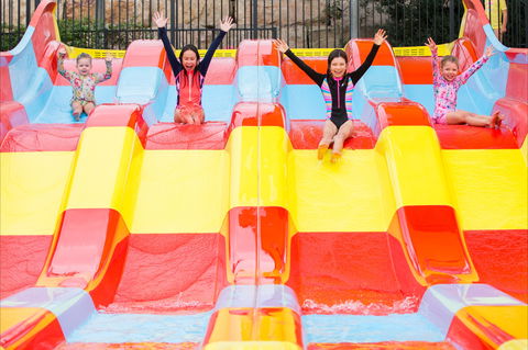 Raging Waters Sydney - Surfers Gold Coast 1
