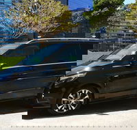 Sydney Airport Transfer in a Luxury People Mover 1-6pax TO Sydney City - Surfers Gold Coast