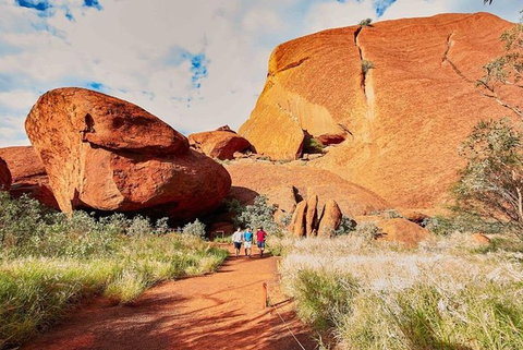 Explore Uluru: 7 Hours Guide Tour At Sunrise With Light Breakfast - Surfers Gold Coast 2