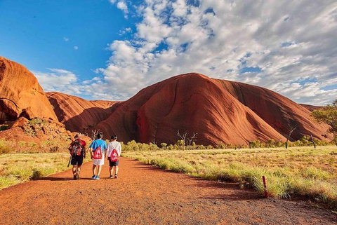 Explore Uluru: 7 Hours Guide Tour At Sunrise With Light Breakfast - Surfers Gold Coast 3
