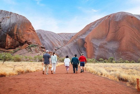 Explore Uluru: 7 Hours Guide Tour At Sunrise With Light Breakfast - Surfers Gold Coast 0
