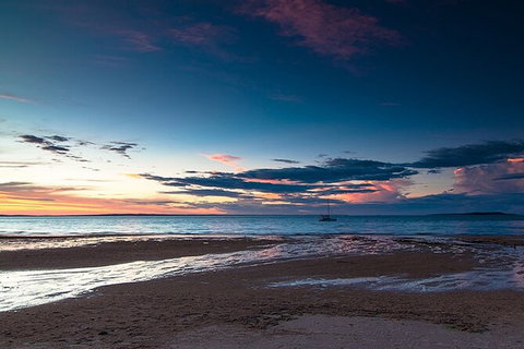 Bareboat Hire - Cattitude 7 Nights - Surfers Gold Coast 1