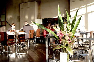 R Bar Restaurant Port Melbourne - Surfers Gold Coast 0