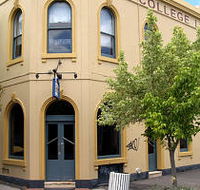 The College Lawn Hotel - Surfers Gold Coast