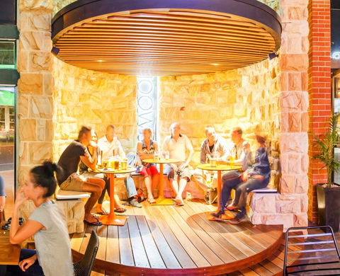 Woodville Hotel - Surfers Gold Coast 2