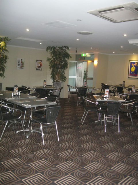 Cleveland Tavern - Surfers Gold Coast 6