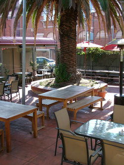 Peacock Inn Hotel - Surfers Gold Coast 2