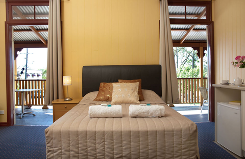 Yandina Hotel - Surfers Gold Coast 1