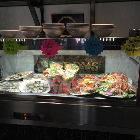 Queens Arms Hotel - Surfers Gold Coast 1