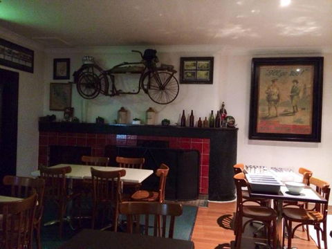 Queens Arms Hotel - Surfers Gold Coast 3