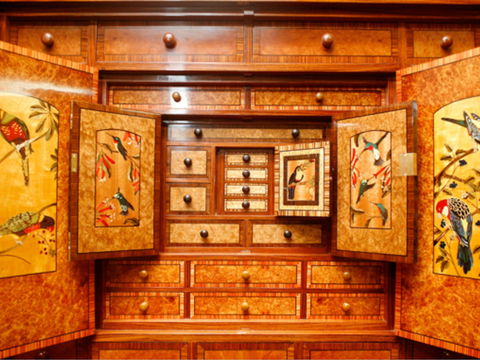 The Wonders Of The Hannah Cabinet - Surfers Gold Coast 0