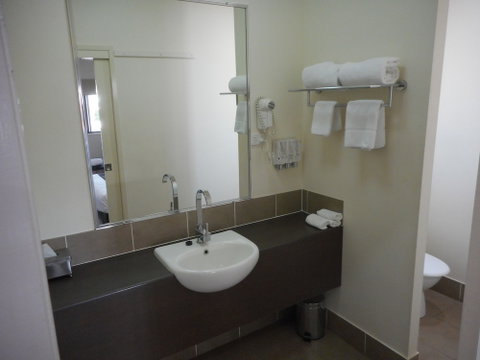 Injune Motor Inn - Surfers Gold Coast 4