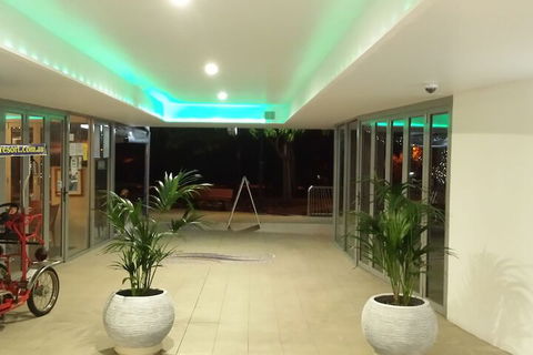 Scarborough Beach Resort - Surfers Gold Coast 1