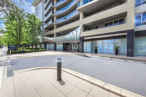 Pacific Suites Canberra - Surfers Gold Coast 1
