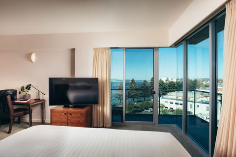 The Port Lincoln Hotel - Surfers Gold Coast 6