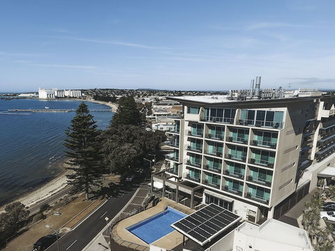 The Port Lincoln Hotel - Surfers Gold Coast 2