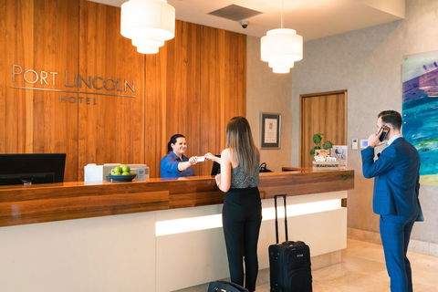 The Port Lincoln Hotel - Surfers Gold Coast 4