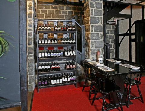 Fox And Hounds Inn - Surfers Gold Coast 4