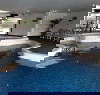 Lakes Hotel - Surfers Gold Coast