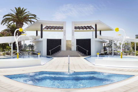 Crown Metropol Perth - Surfers Gold Coast 1