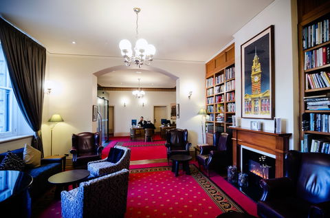 Grand Hotel Melbourne - Surfers Gold Coast 3