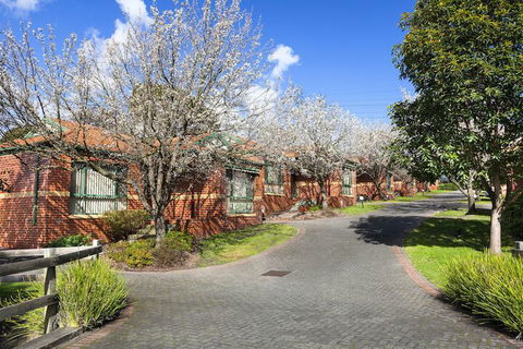 Mount Waverley Townhouses - Surfers Gold Coast 1