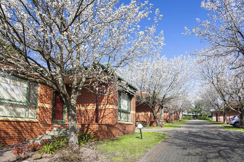 Mount Waverley Townhouses - Surfers Gold Coast 2