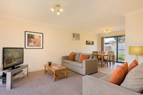 Mount Waverley Townhouses - Surfers Gold Coast 0