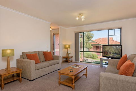 Mount Waverley Townhouses - Surfers Gold Coast 5