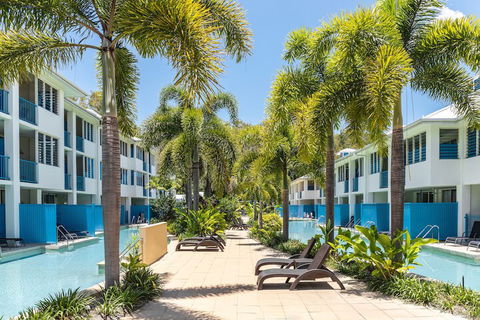 Silkari Lagoons Port Douglas - Surfers Gold Coast 3