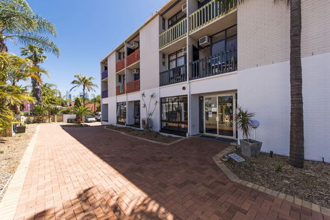 Billabong Backpackers Resort - Surfers Gold Coast 0