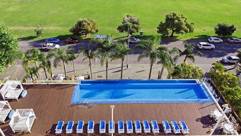 Crowne Plaza Perth, An IHG Hotel - Surfers Gold Coast 6