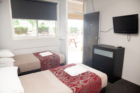 Royal Hotel Singleton - Surfers Gold Coast 2