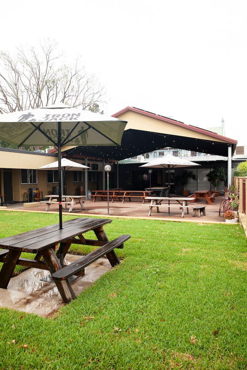 Royal Hotel Singleton - Surfers Gold Coast 0