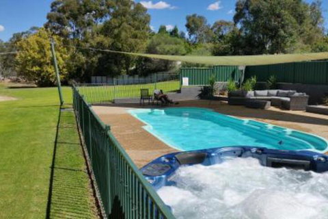 Early Settlers Motel Tocumwal - Surfers Gold Coast 0
