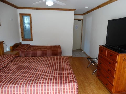 Brooklyn Motel - Surfers Gold Coast 1