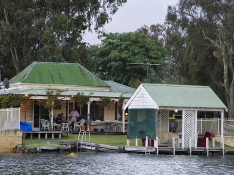 Mandurah Riverfront Holiday Rental - Surfers Gold Coast 3