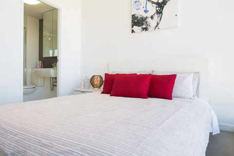 C3CBD Melbourne Apartment - Surfers Gold Coast 6