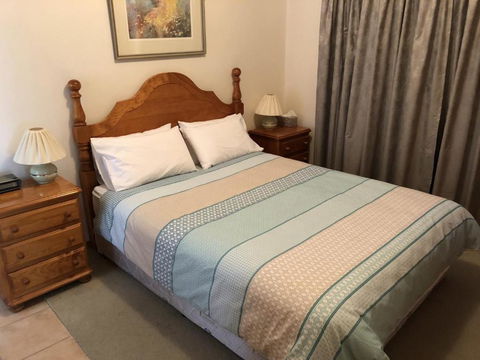 Unit 2 Ballingalla Apartments - Surfers Gold Coast 6