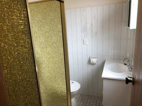 Unit 2 Ballingalla Apartments - Surfers Gold Coast 5