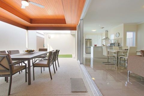 Anastasia Villa - Surfers Gold Coast 3
