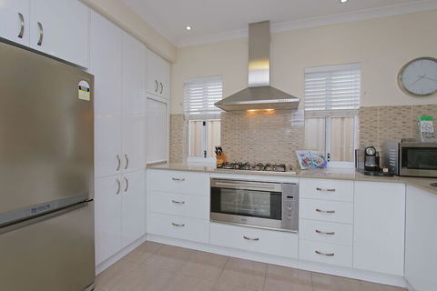 Anastasia Villa - Surfers Gold Coast 7